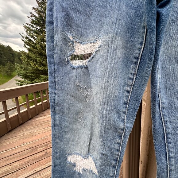 GAP Best Girlfiend Camo Patch Distressed Ankle Jean - Picture 7 of 10